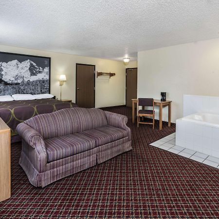 Super 8 By Wyndham Fountain Hotel Buitenkant foto
