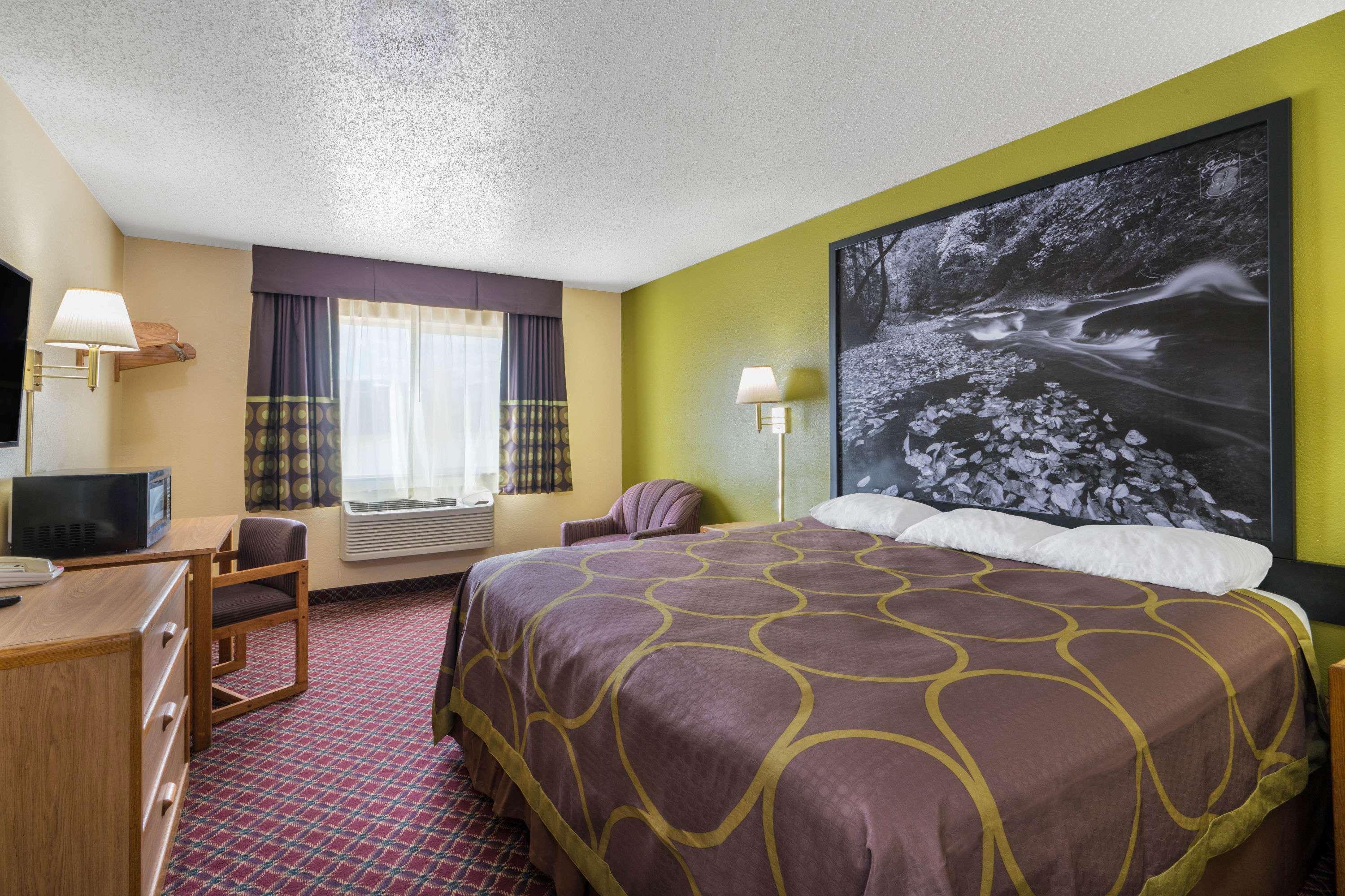 Super 8 By Wyndham Fountain Hotel Buitenkant foto