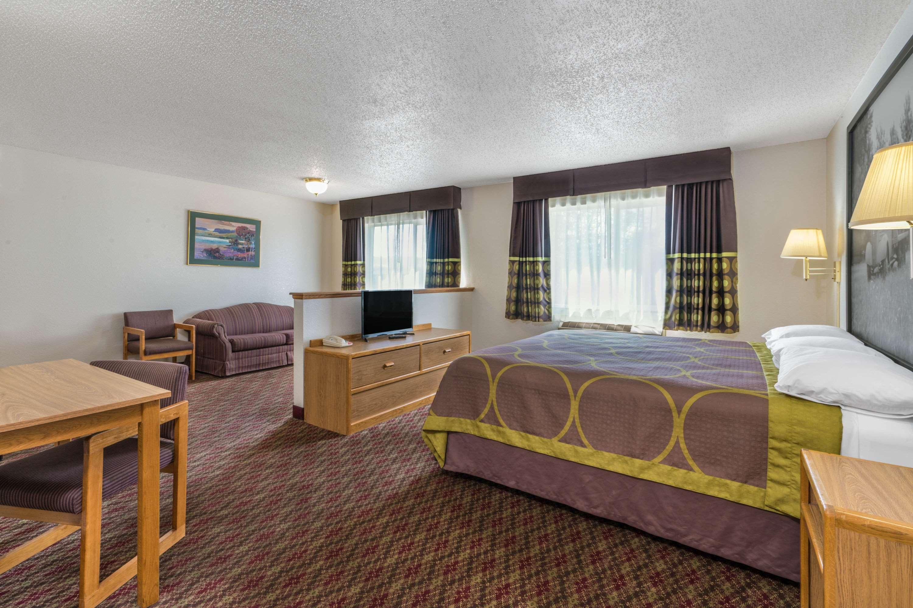 Super 8 By Wyndham Fountain Hotel Buitenkant foto