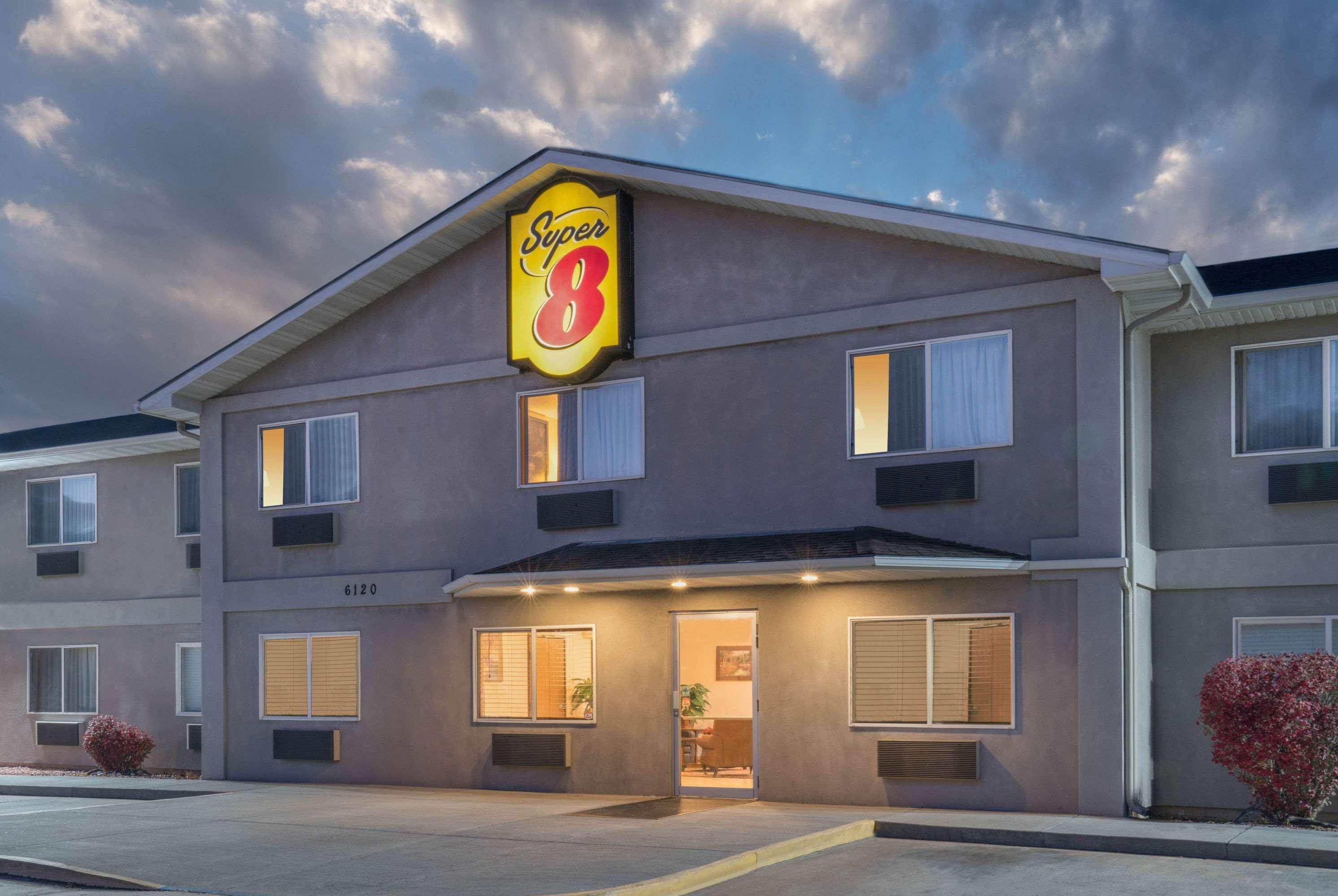 Super 8 By Wyndham Fountain Hotel Buitenkant foto